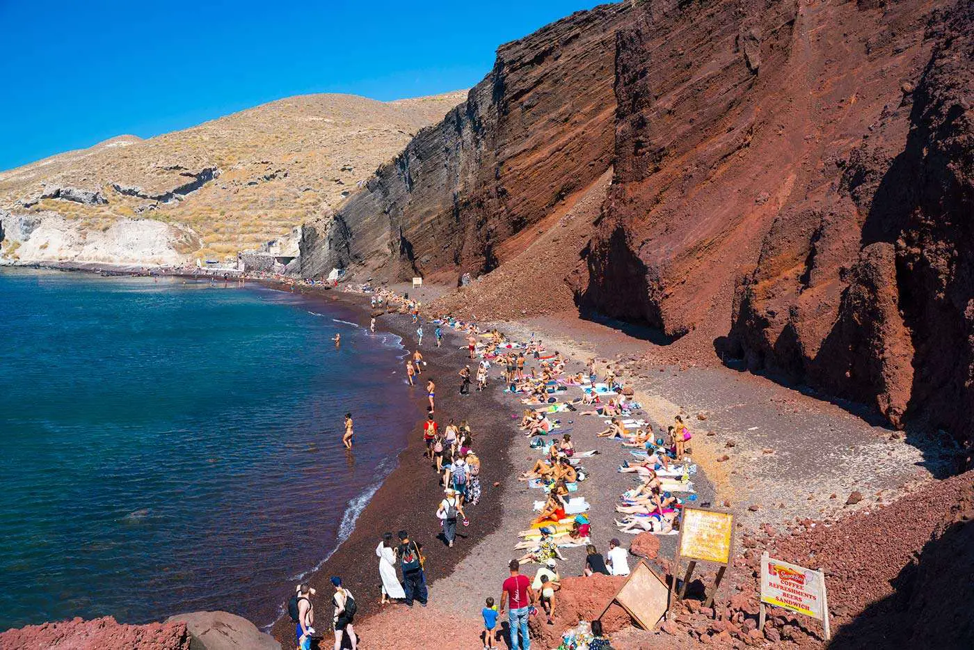 Read more about the article 10 Best Beaches in Santorini : A Comprehensive Guide