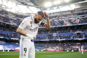 Read more about the article Benzema scores seven minutes of hat-tricks as Real Madrid thrash Valladolid